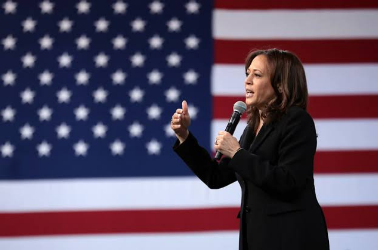 Kamala Harris insiste en que EE. UU. responderá con contundencia frente a Ucrania tras la metedura de pata de Biden
