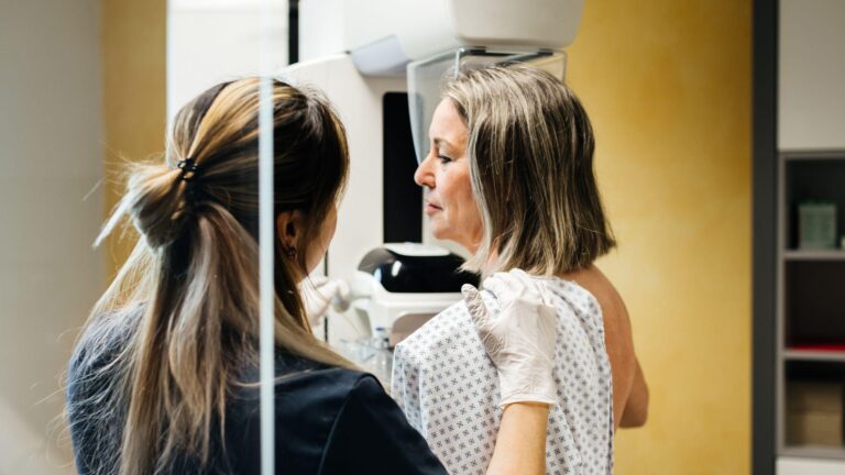 Millones de pacientes con cáncer de mama pueden evitar la quimioterapia, estudio revela